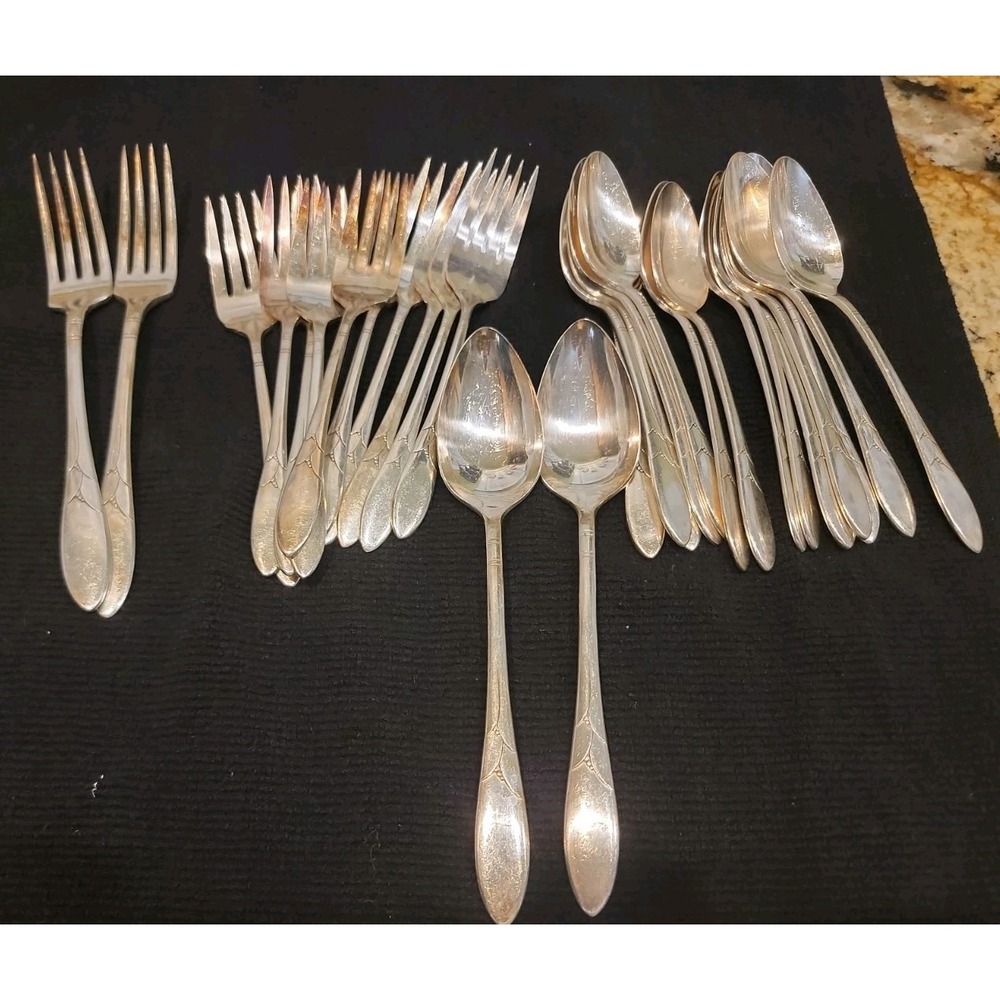 Lady Hamilton Community Oneida Flatware Silverplate Pieces Lot 28